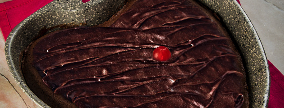 Wie man einen herzförmigen Kuchen ohne Backform backt