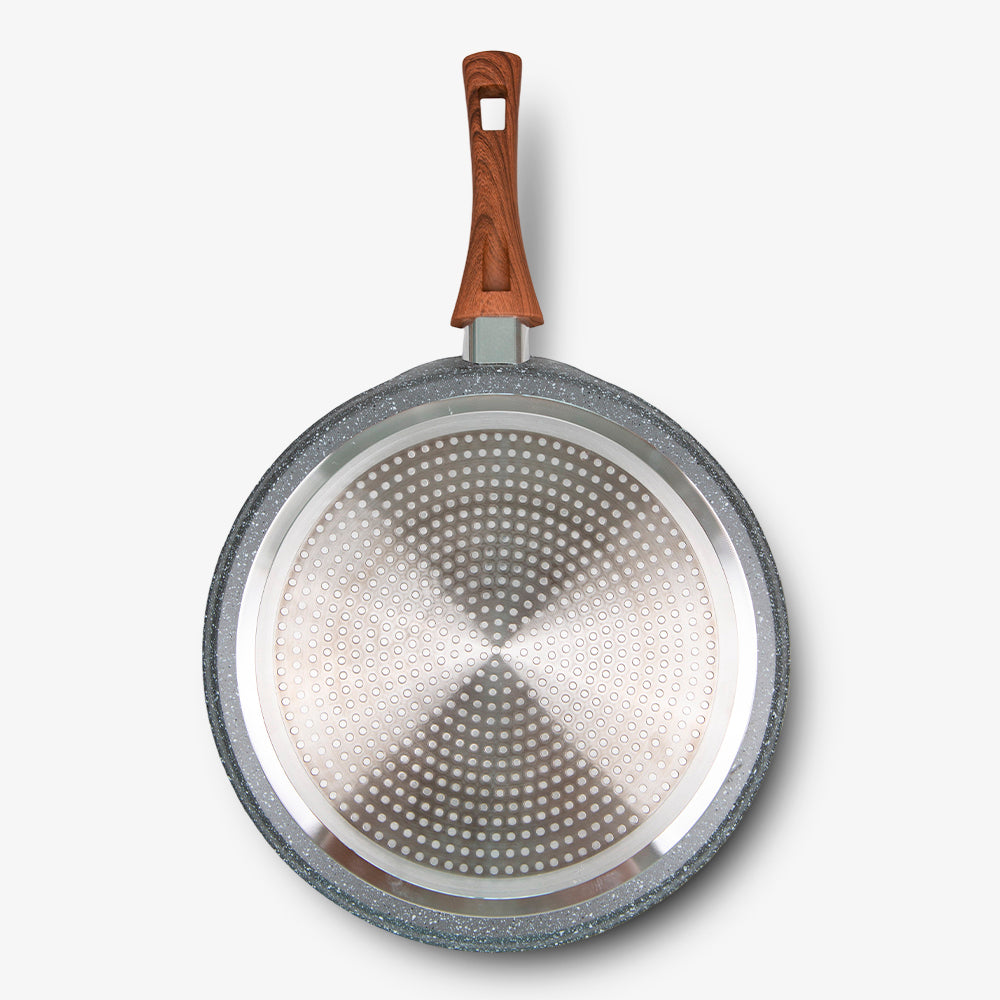 Induction plate with extra-resistant high thickness