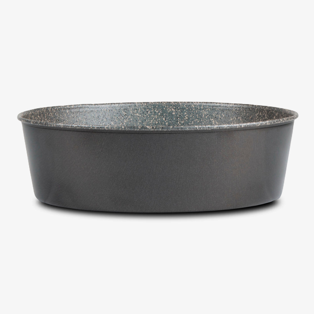 Round non-stick aluminum cake pan, 7 layers, PFOA free, scratch-resistant, made in Italy.