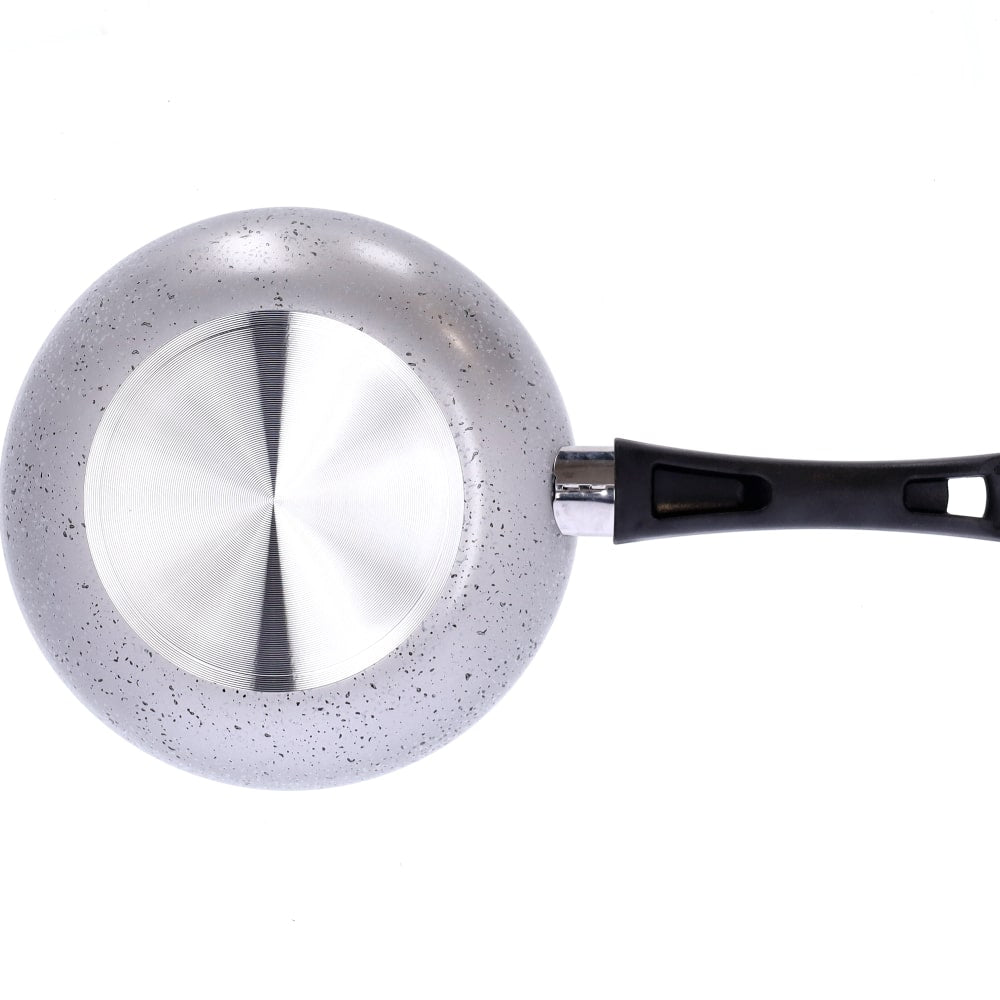 Leicht zu handhabende, kratzfeste, PFOA-freie Aluminium-Antihaftpfanne für schnelles Kochen, hergestellt in Italien.