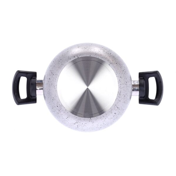 Easy-to-handle, scratch-resistant, PFOA-free aluminum non-stick pan for quick cooking, made in Italy.